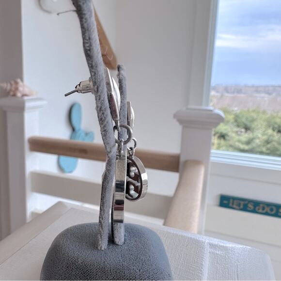 TORY BURCH - Silver hexagon Logo dangle earrings - Picture 2 of 5